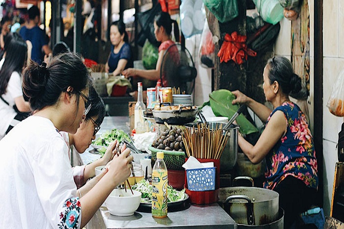 Hanoi street food: a unique gourmet travel experience